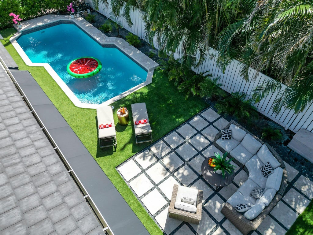Photo of 222 N Tradewinds Avenue, Lauderdale By The Sea, FL 33308 (MLS # F10494394)