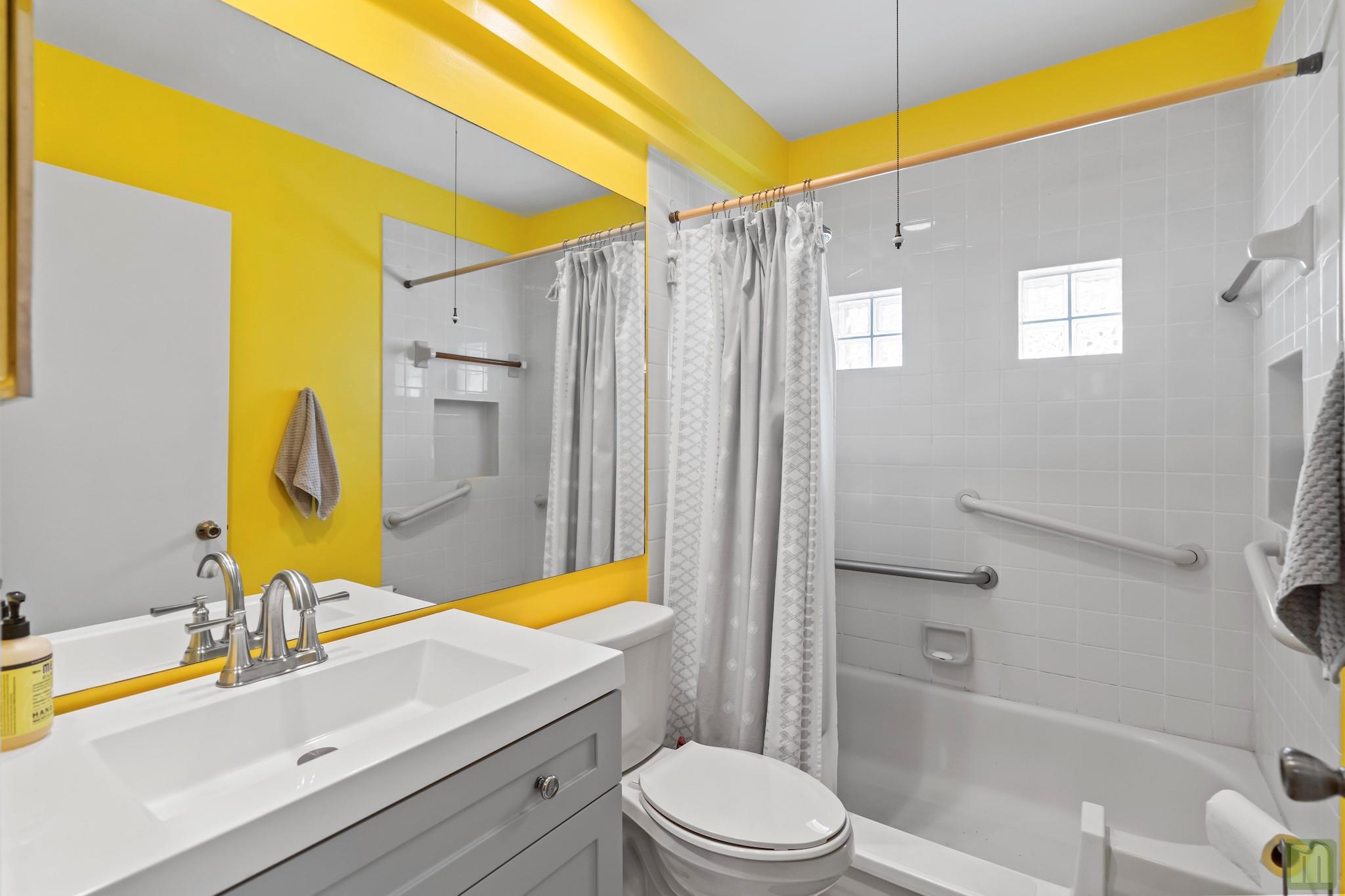 La Margarita 147-48 B - Residential