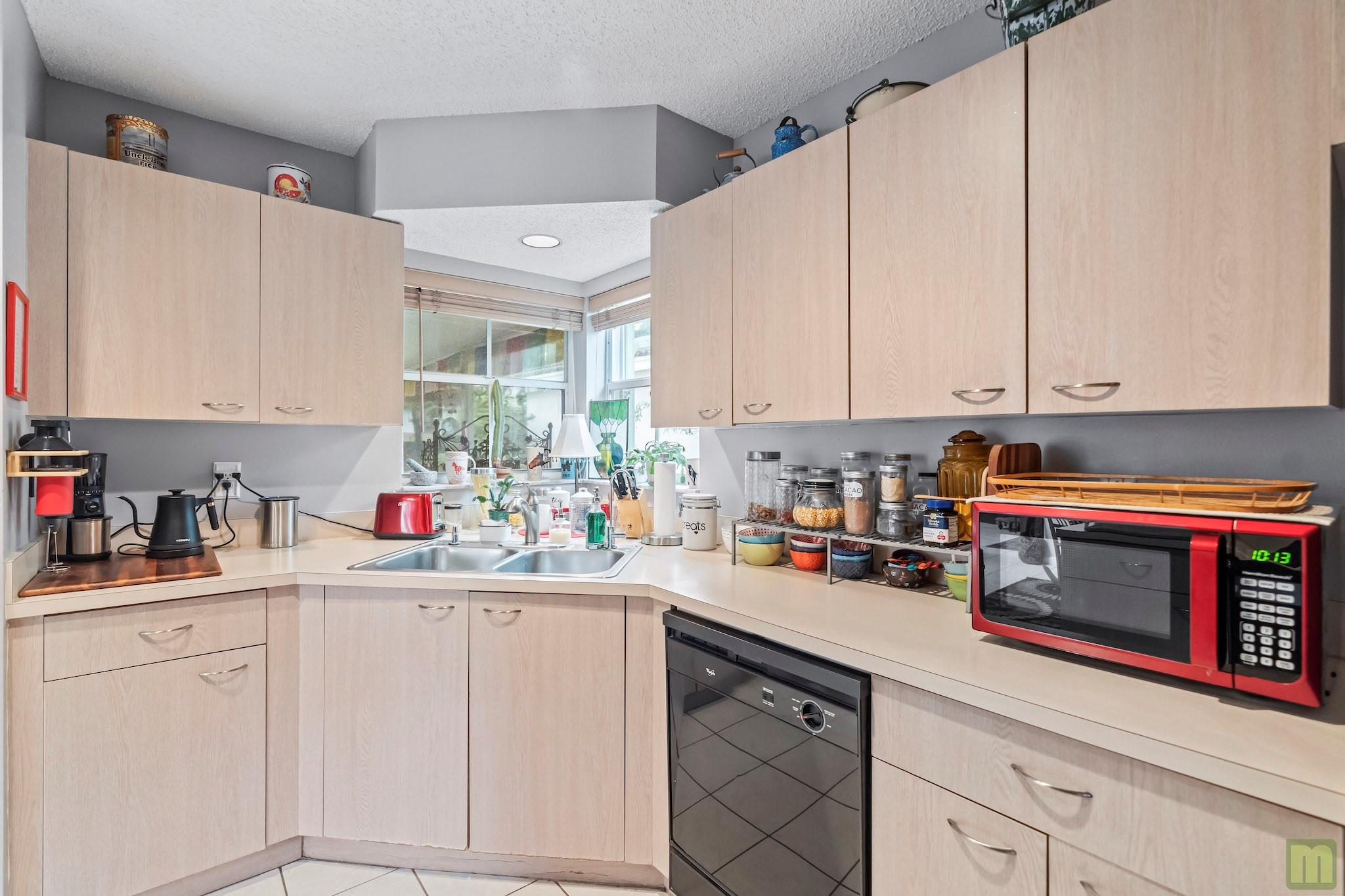 La Margarita 147-48 B - Residential