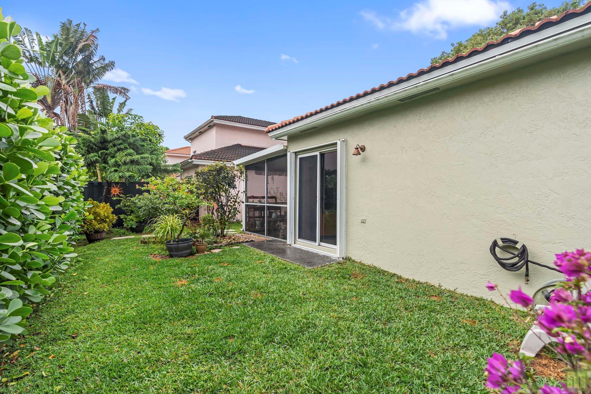 La Margarita 147-48 B - Residential