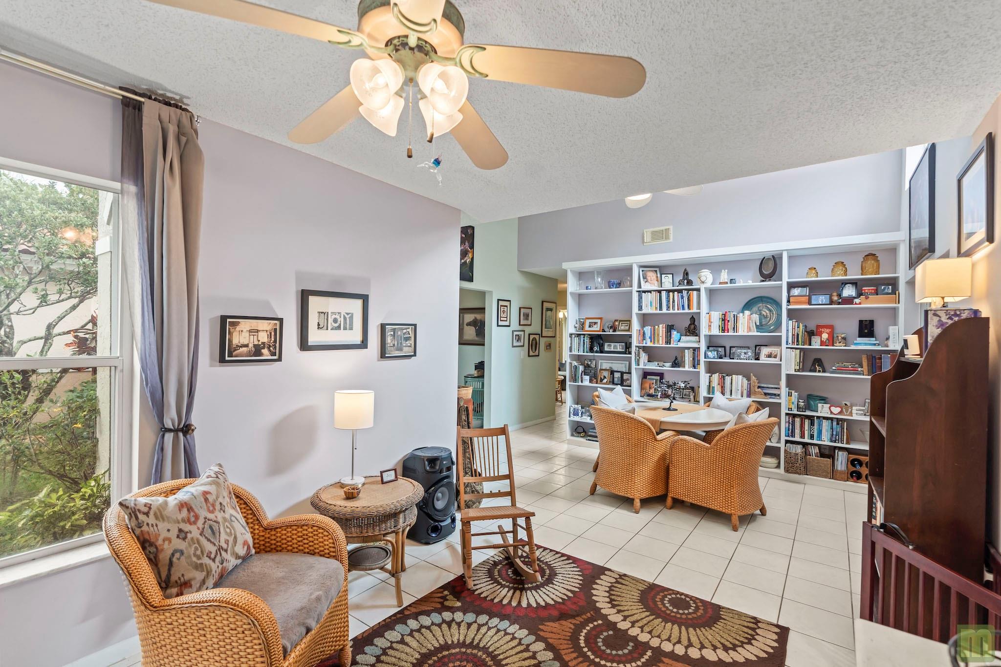 La Margarita 147-48 B - Residential