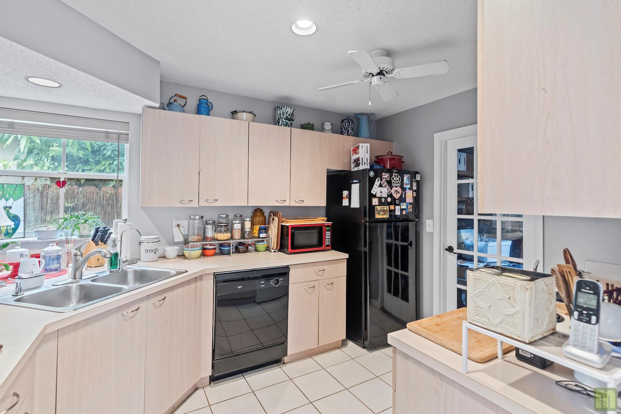 La Margarita 147-48 B - Residential