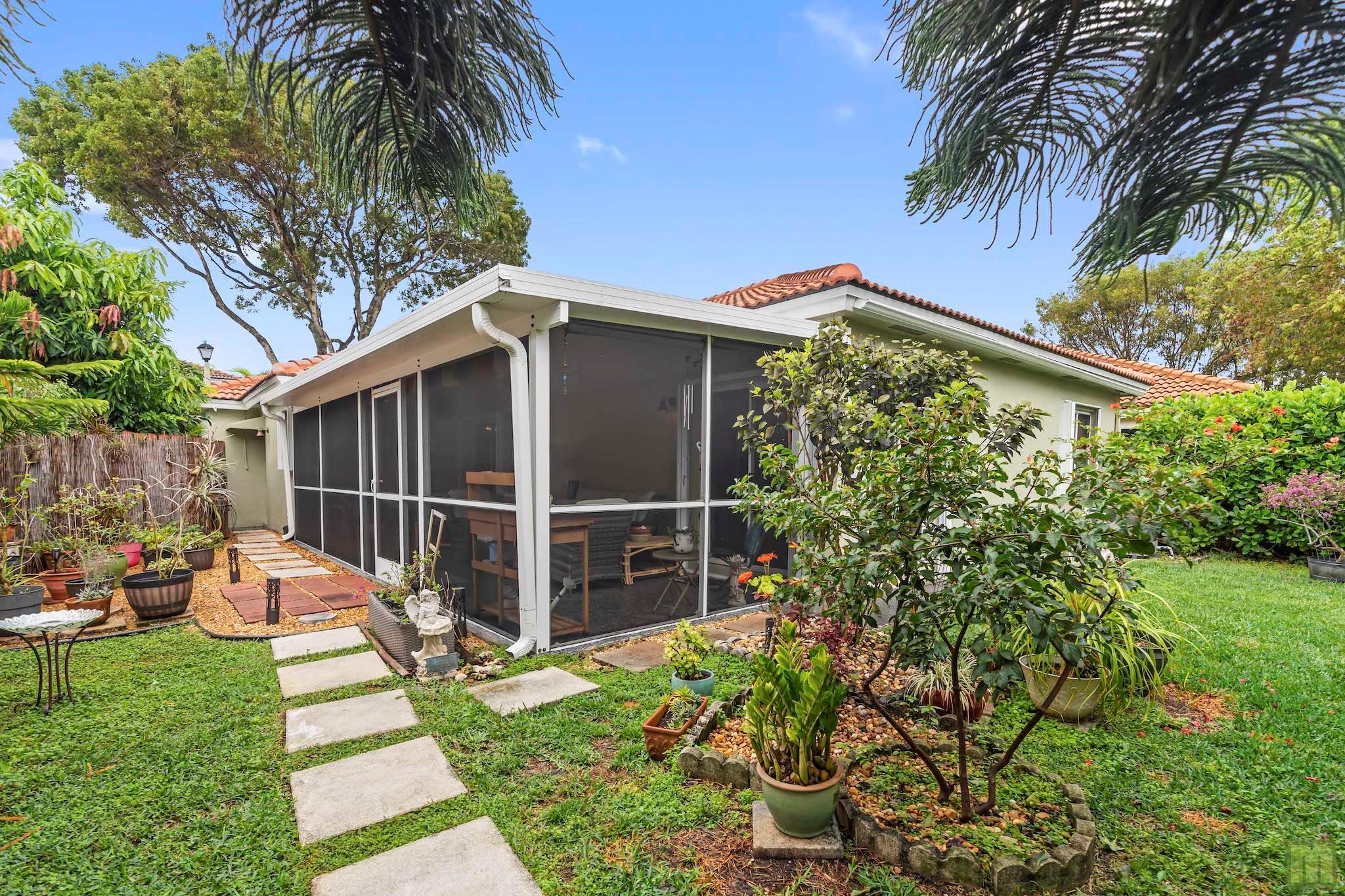 La Margarita 147-48 B - Residential