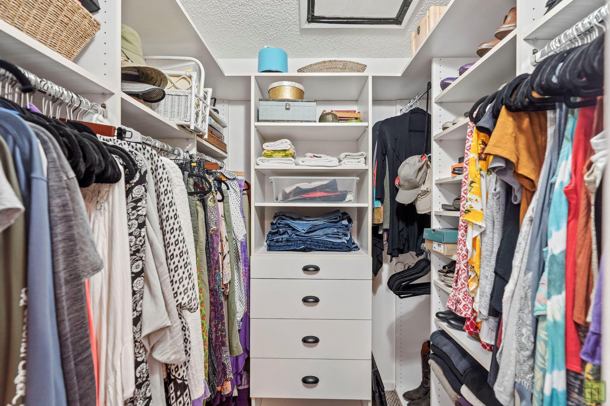 La Margarita 147-48 B - Residential