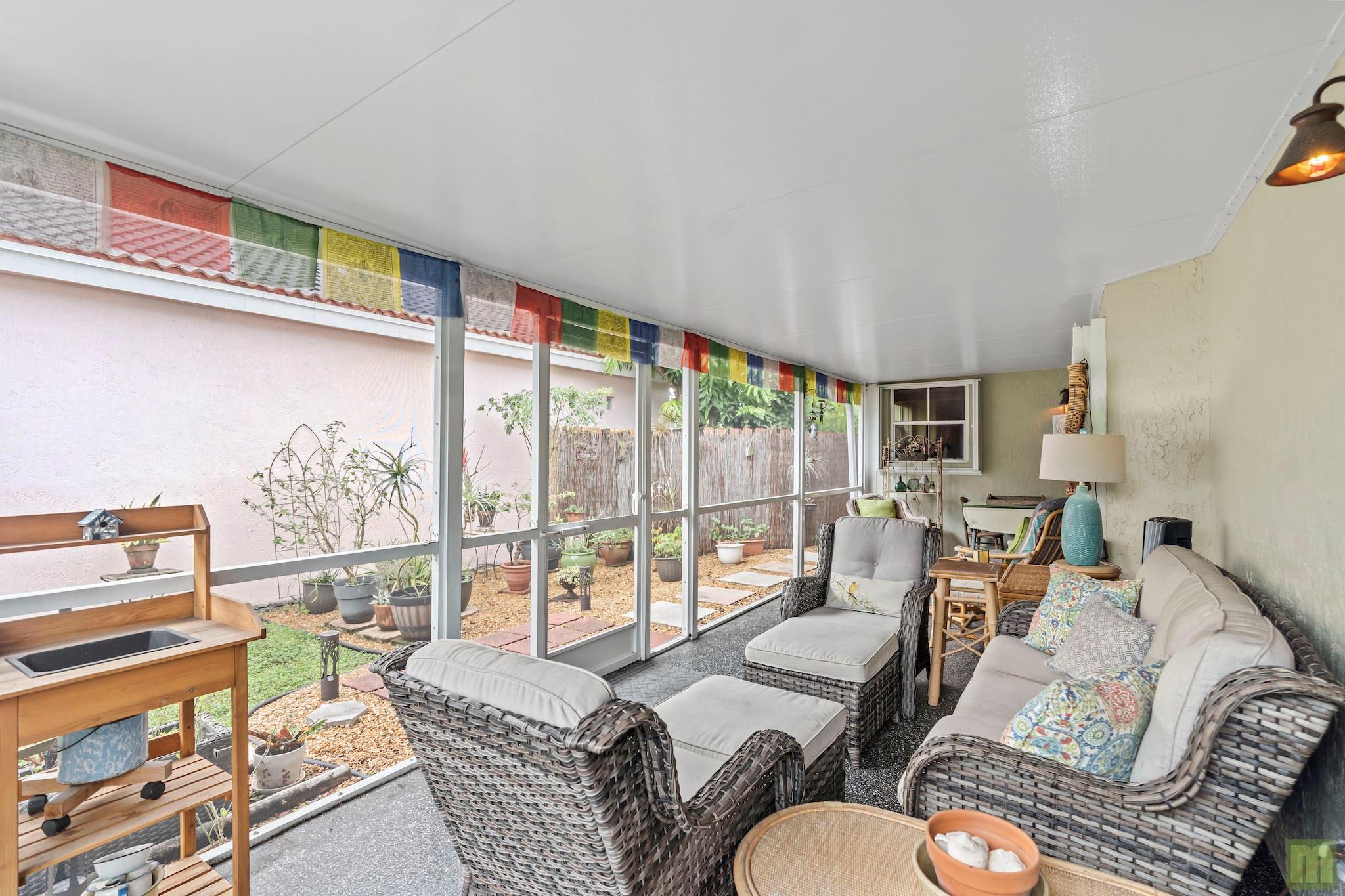 La Margarita 147-48 B - Residential