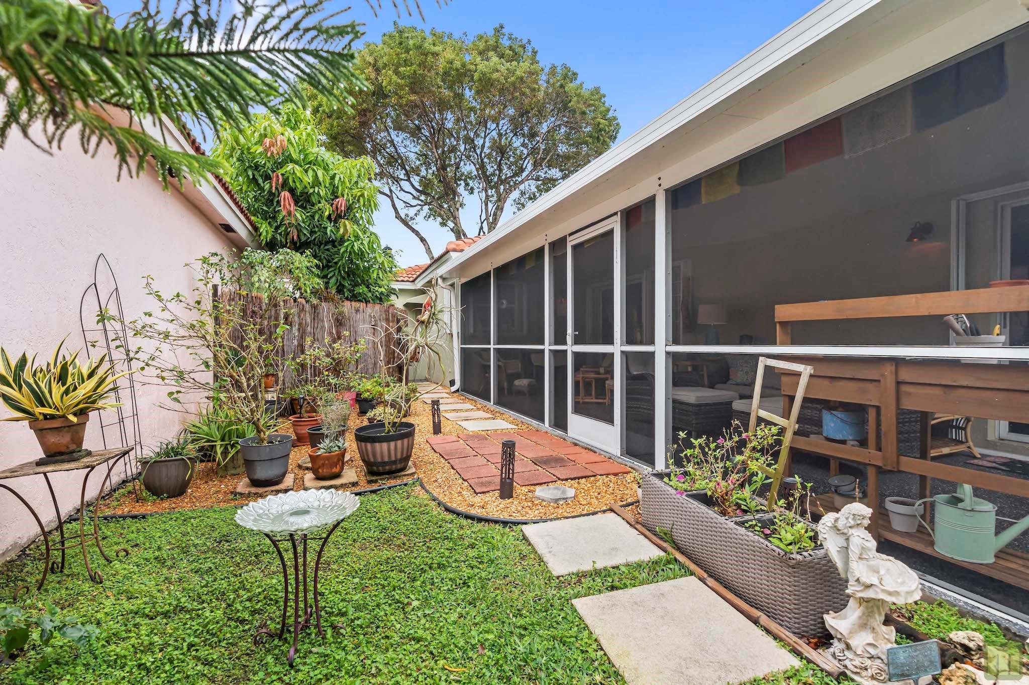 La Margarita 147-48 B - Residential