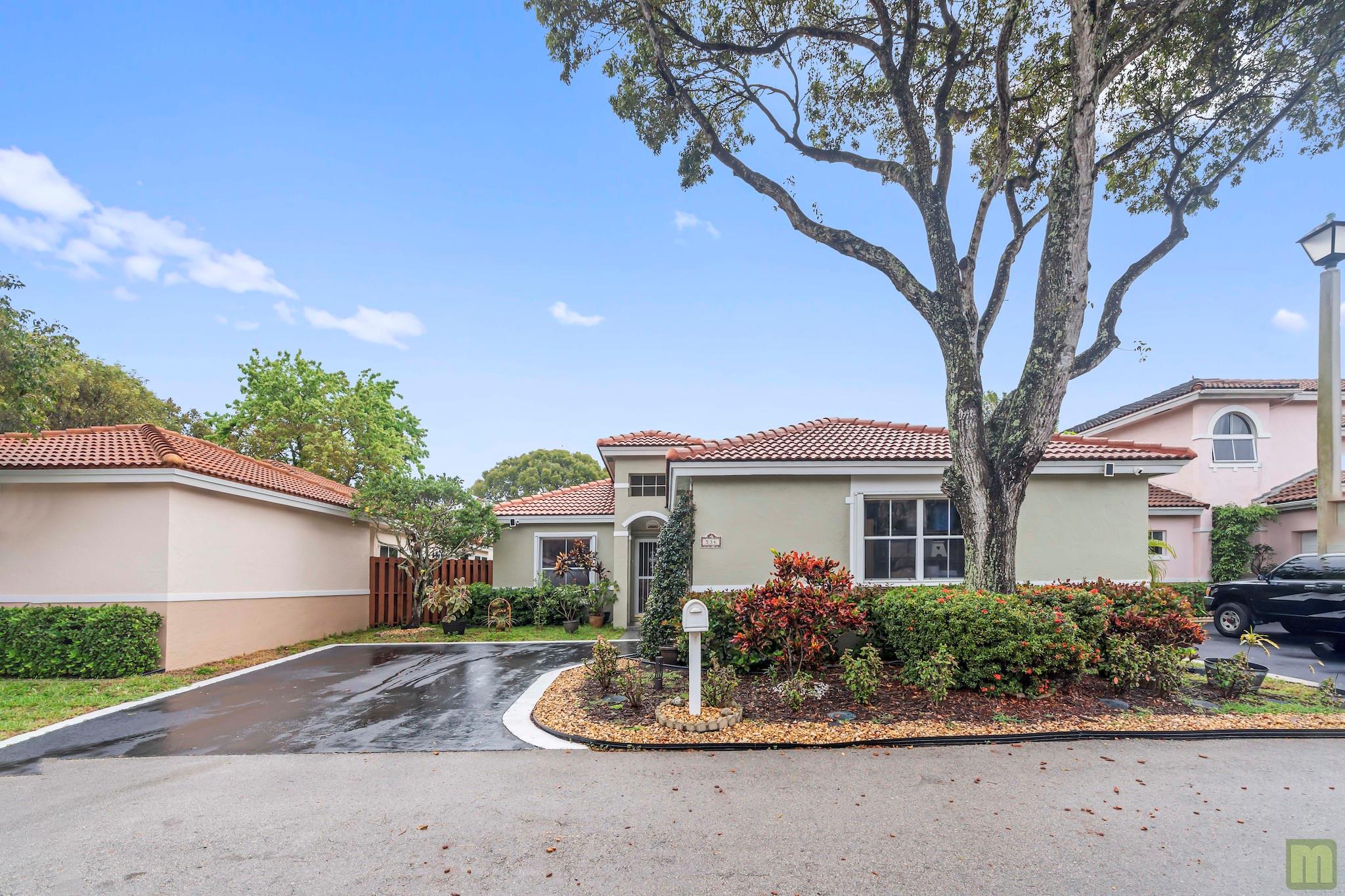 La Margarita 147-48 B - Residential