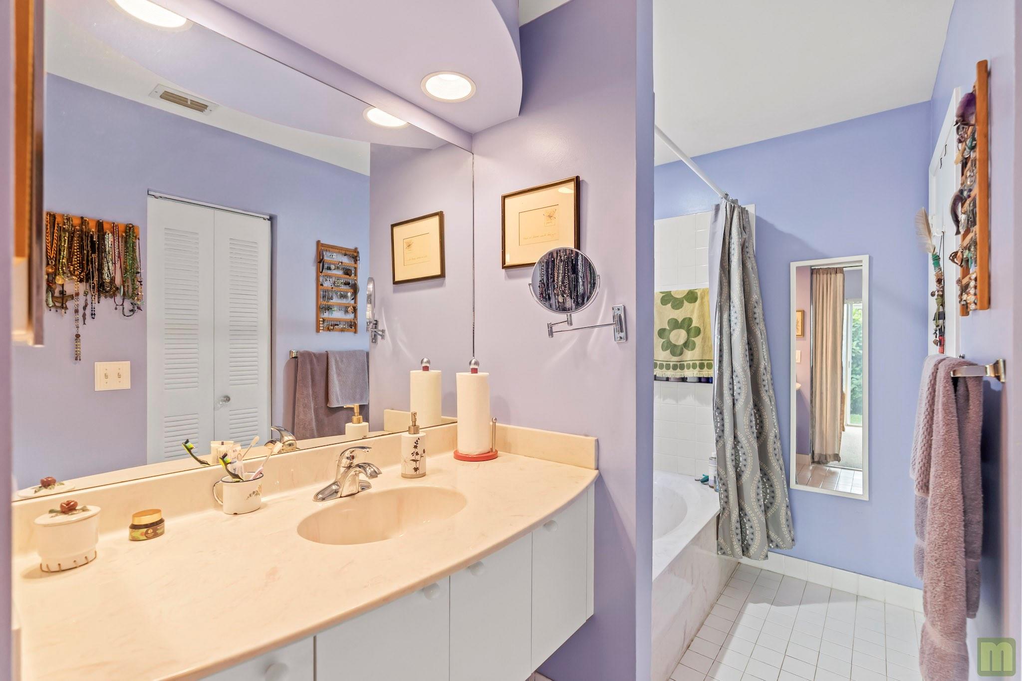 La Margarita 147-48 B - Residential