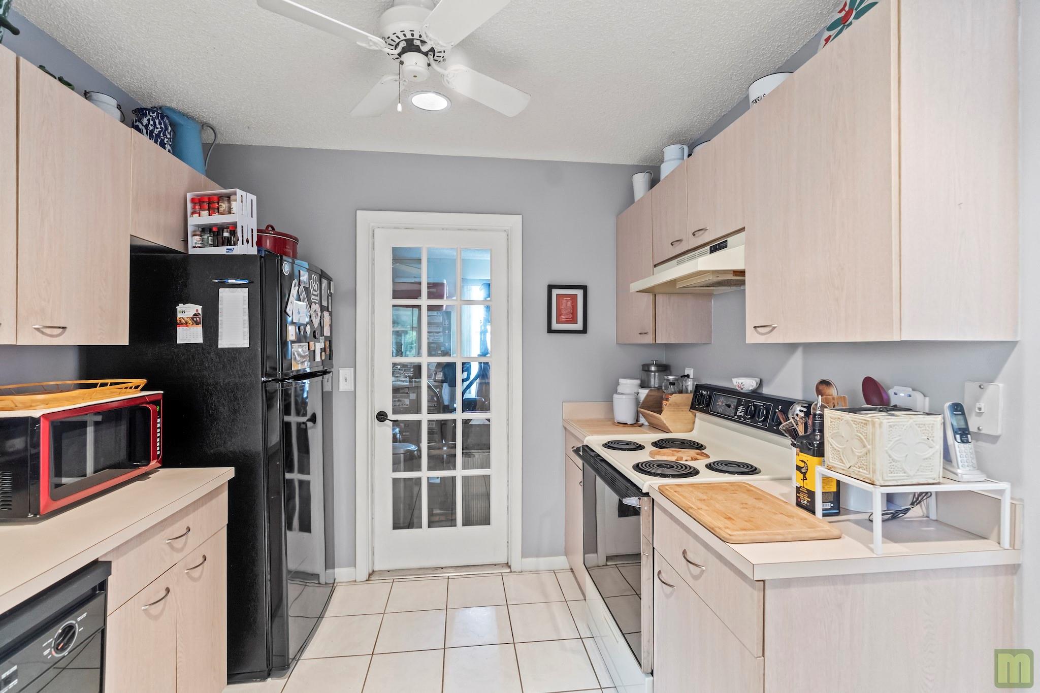 La Margarita 147-48 B - Residential