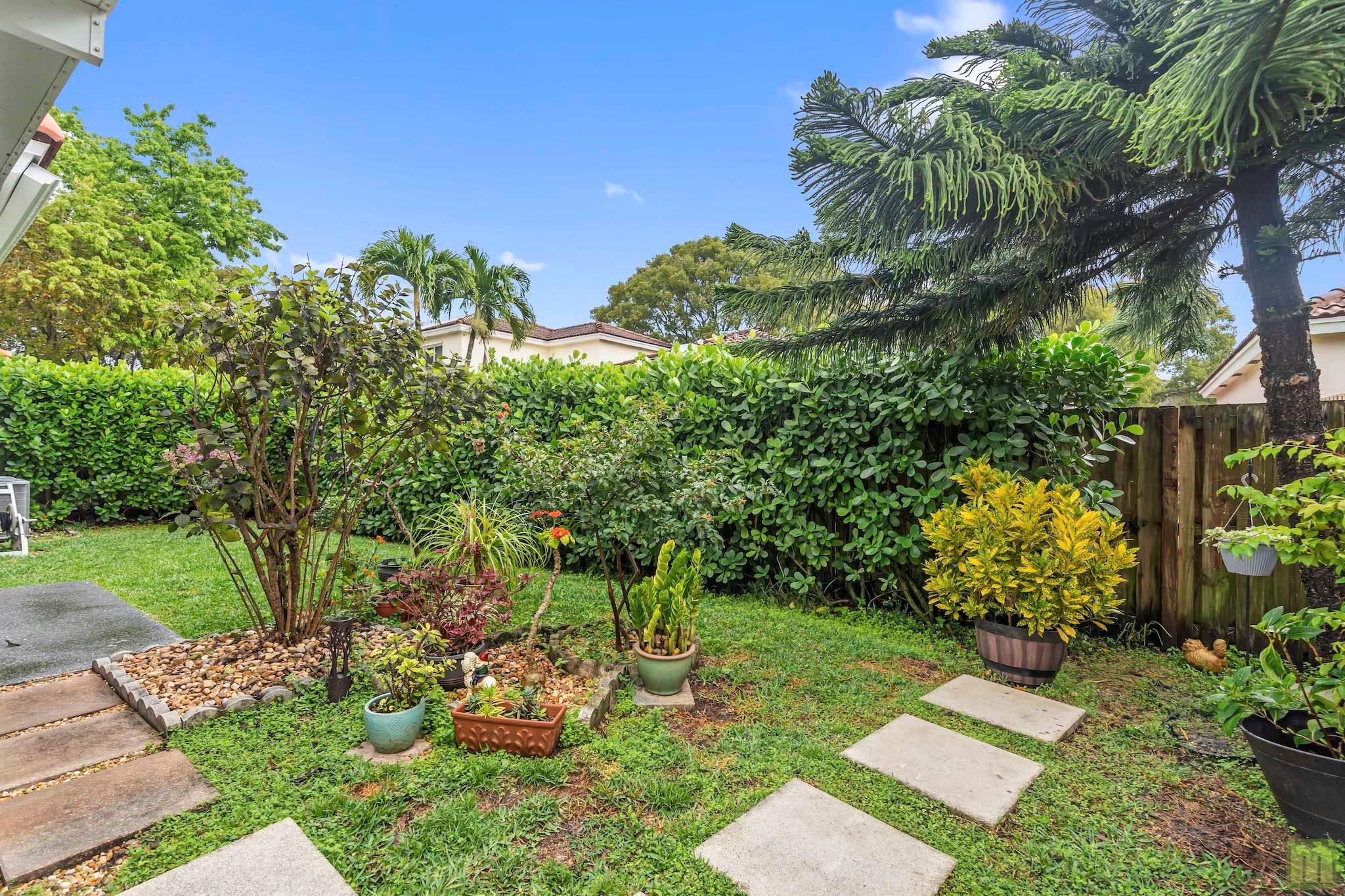 La Margarita 147-48 B - Residential