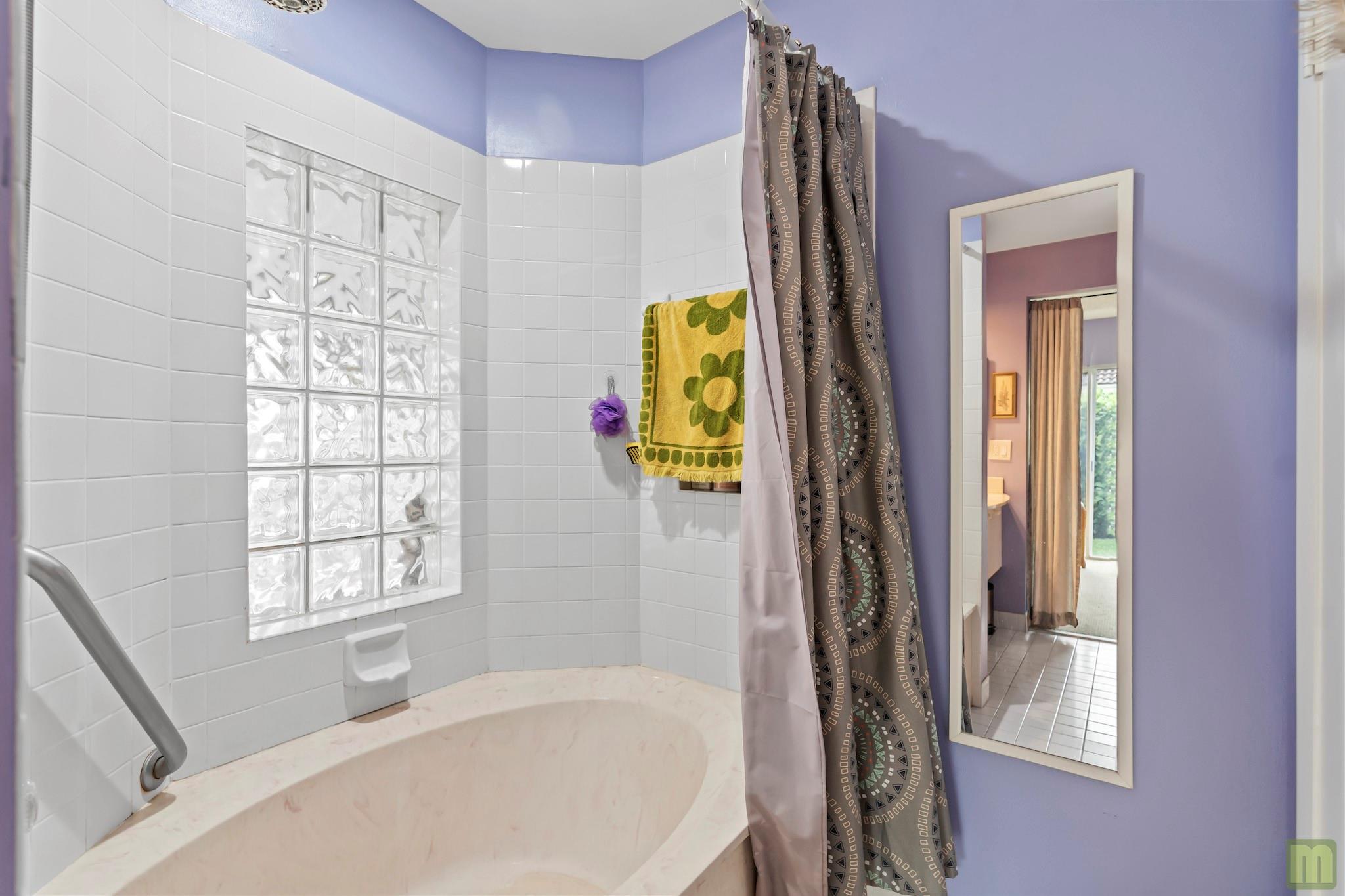 La Margarita 147-48 B - Residential