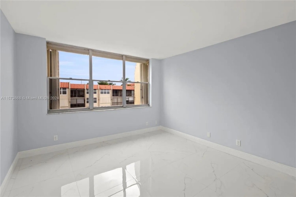 Island Club - Residential