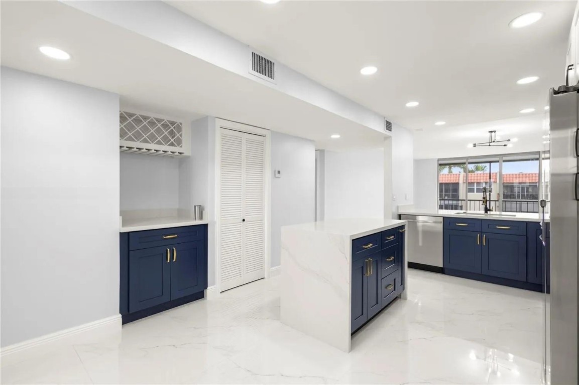 Island Club - Residential