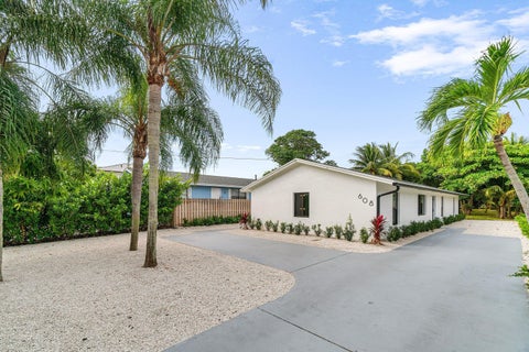 Tiny photo for 608 SE 2nd Avenue, Delray Beach, FL 33483 (MLS # B26034455)