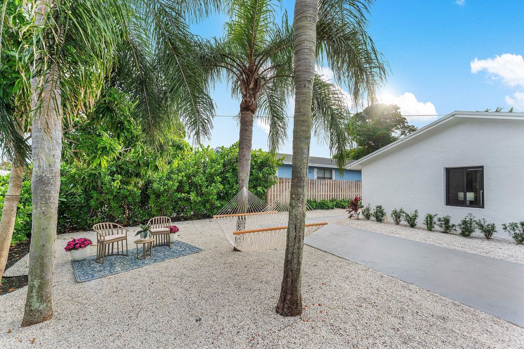 Photo of 608 SE 2nd Avenue, Delray Beach, FL 33483 (MLS # B26034455)