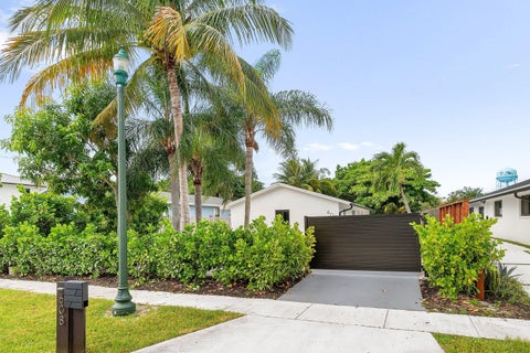 Tiny photo for 608 SE 2nd Avenue, Delray Beach, FL 33483 (MLS # B26034455)