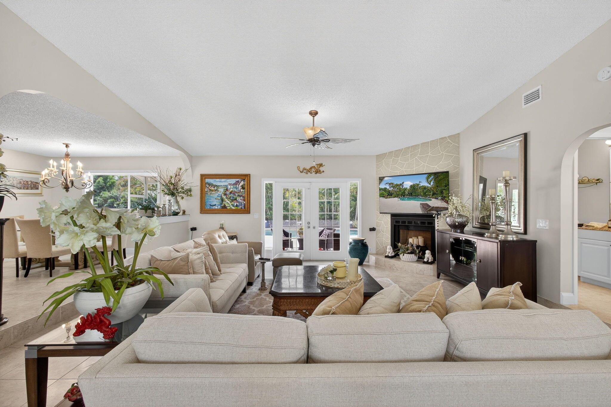 Palm Beach Country Estate - Residential