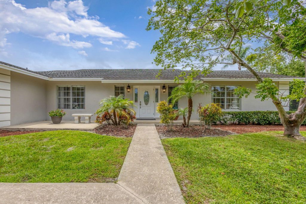 Photo of 15315 78th Drive N, Palm Beach Gardens, FL 33418 (MLS # R11137127)