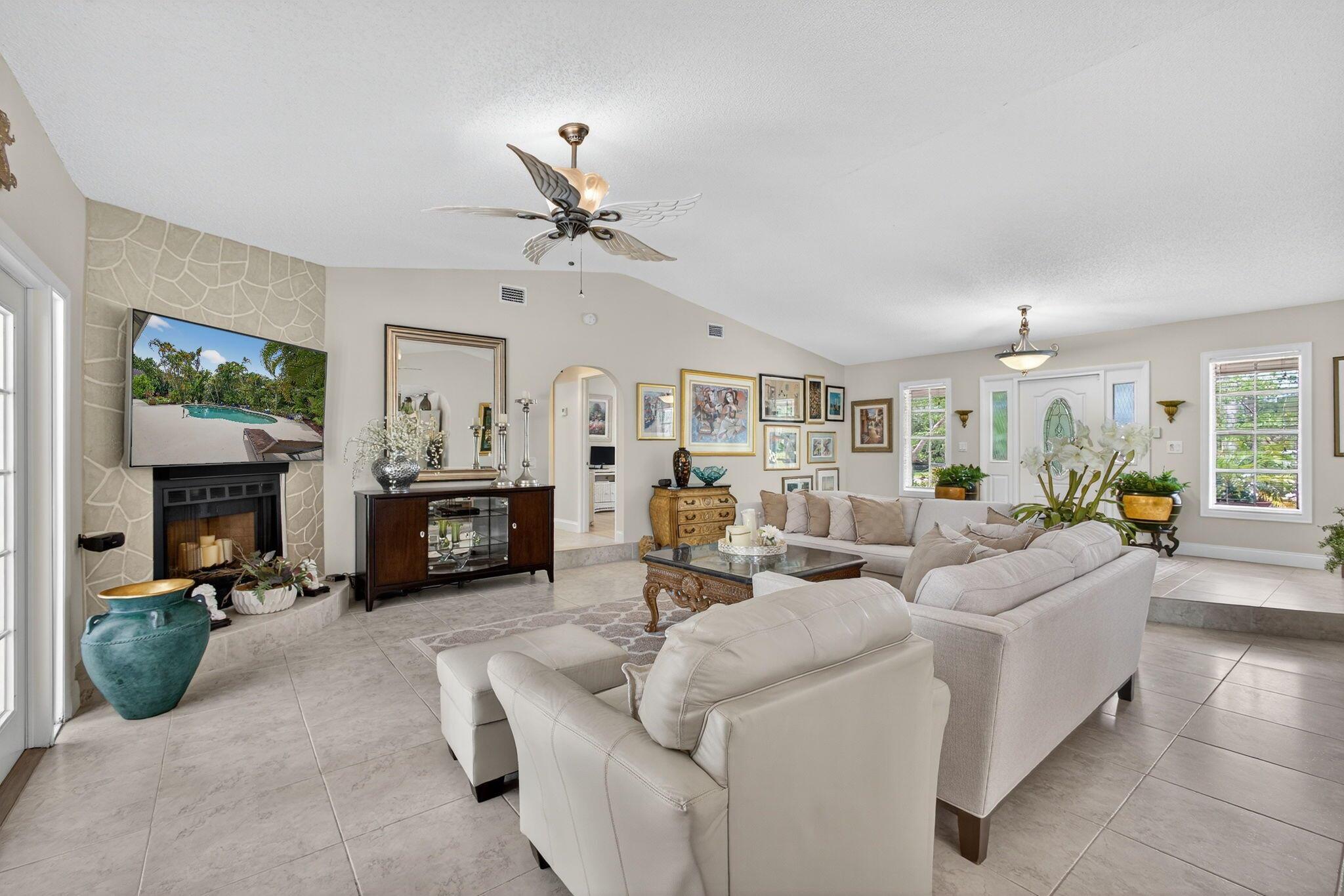 Palm Beach Country Estate - Residential