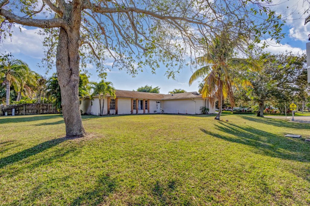Photo of 3654 Holly Drive, Palm Beach Gardens, FL 33410 (MLS # R11061031)