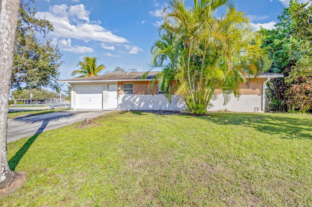 Photo of 3654 Holly Drive, Palm Beach Gardens, FL 33410 (MLS # R11061031)