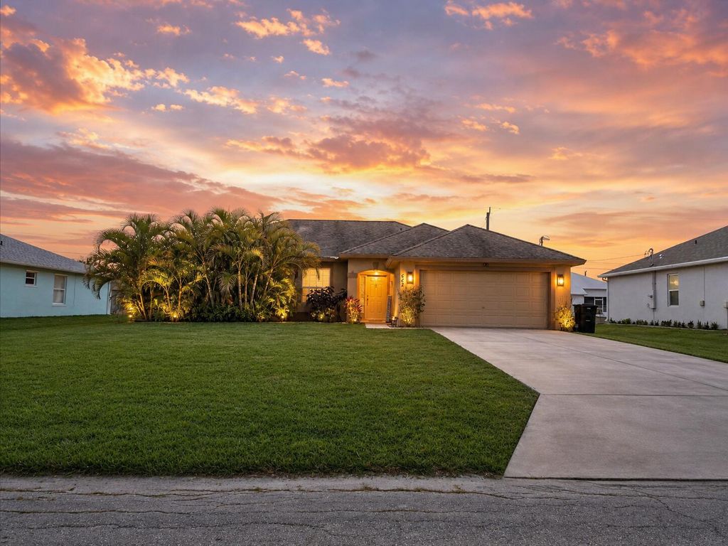 Photo of 542 SW Prater Avenue, Port Saint Lucie, FL 34953 (MLS # R11167225)