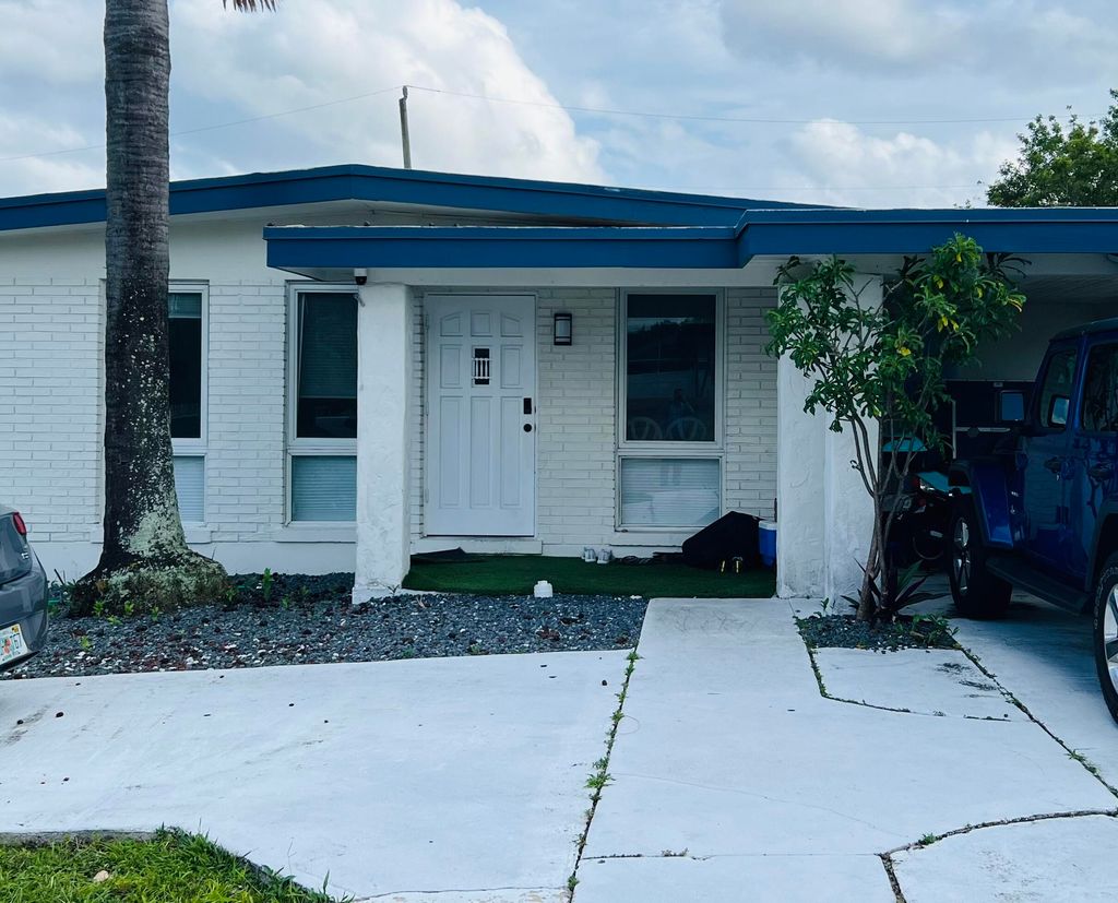 Photo of 840 Bradley Street, West Palm Beach, FL 33405 (MLS # B26024668)