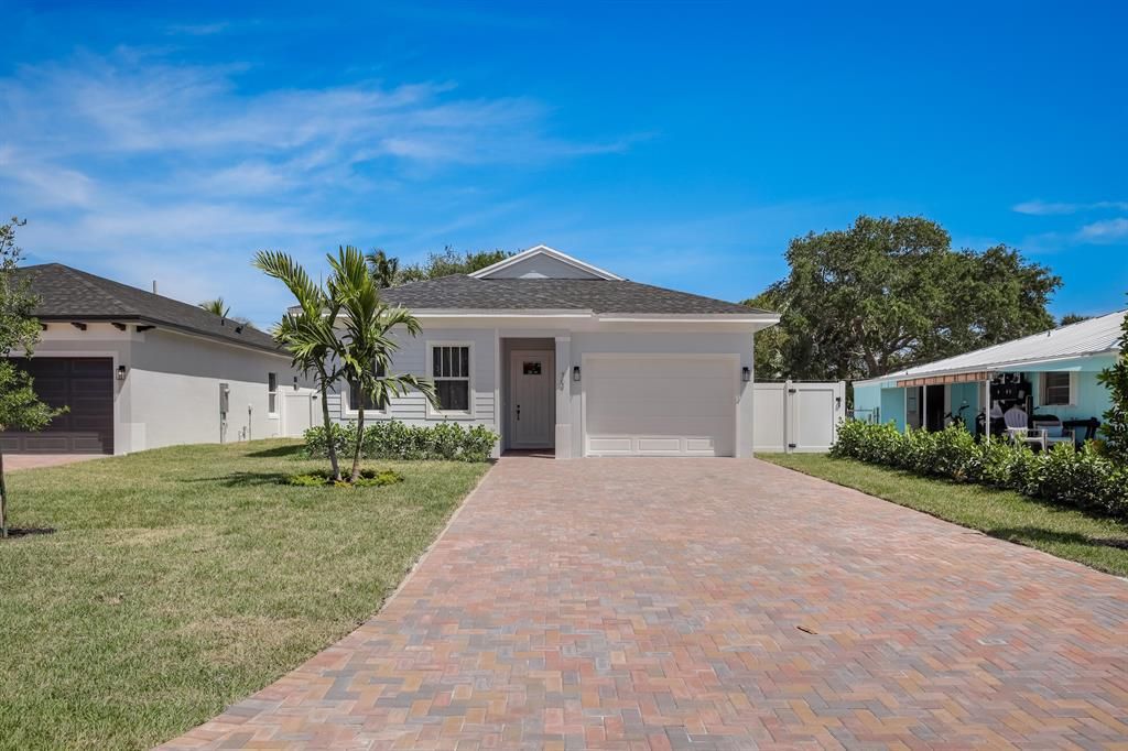 Photo of 707 N Perry Avenue, Jupiter, FL 33458 (MLS # R10878221)