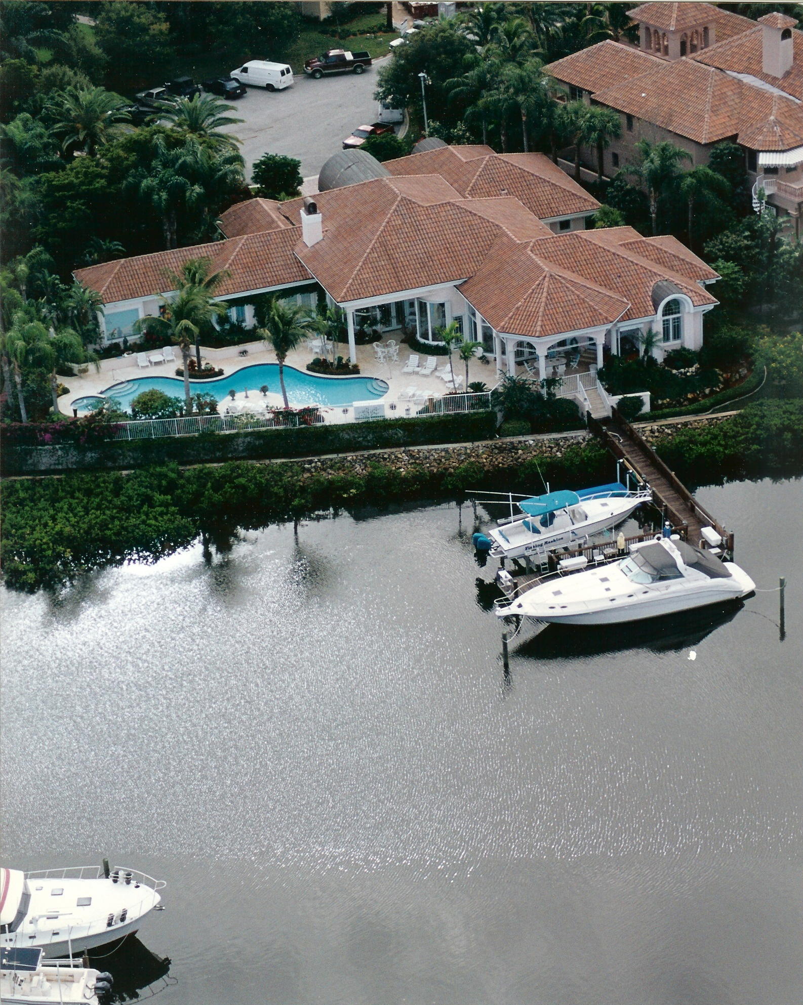 ADMIRALS COVE PAR E - Residential