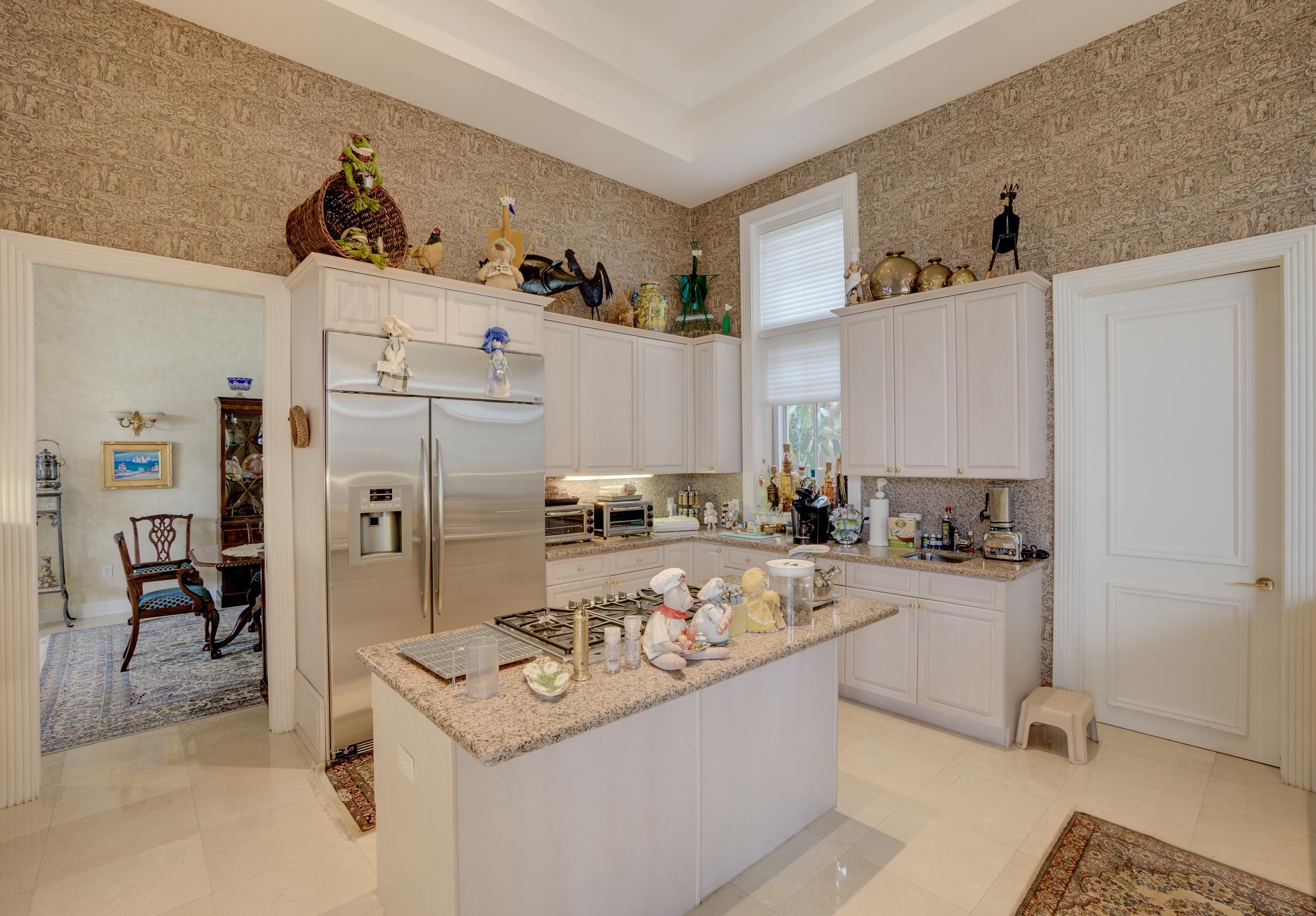 ADMIRALS COVE PAR E - Residential