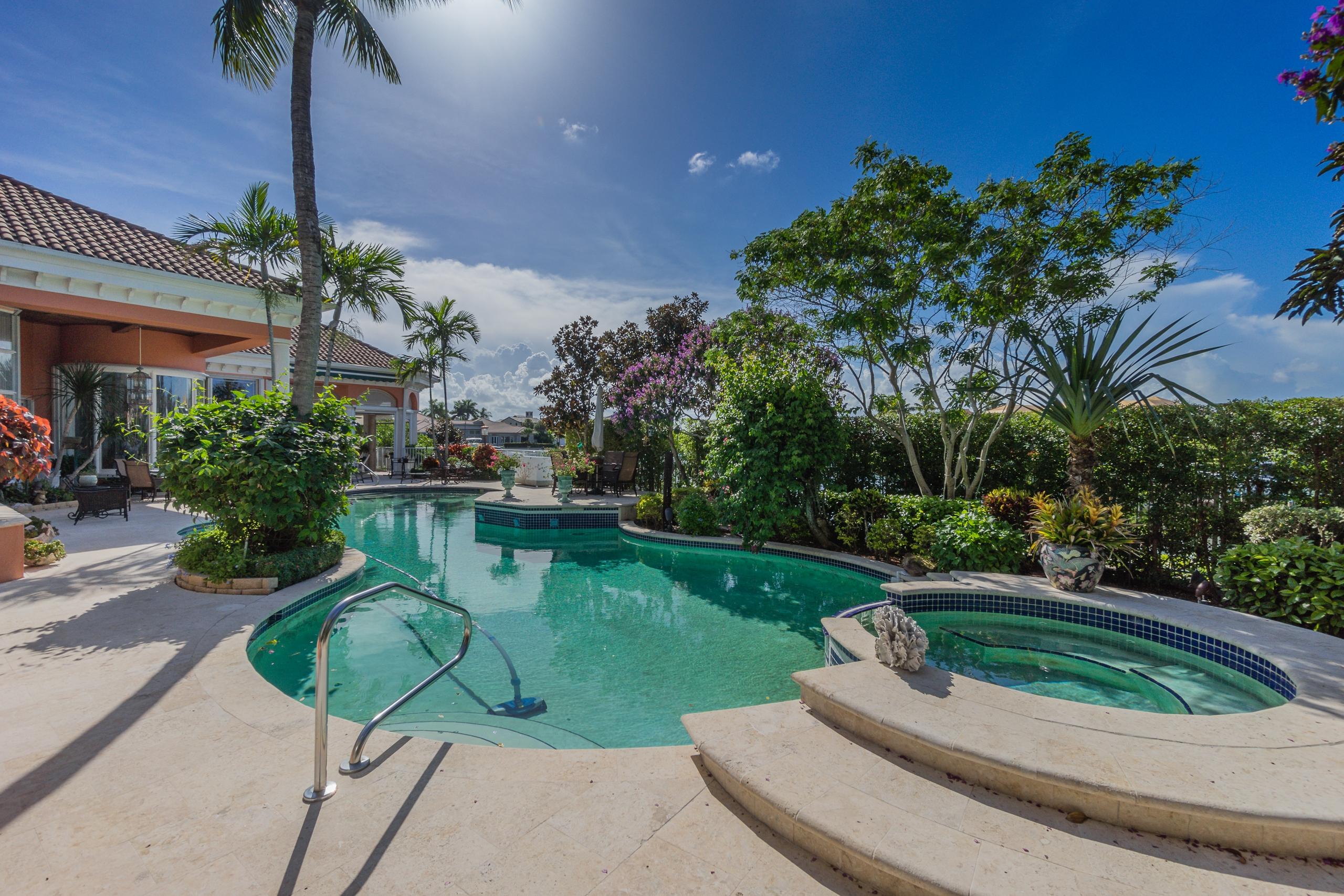 ADMIRALS COVE PAR E - Residential