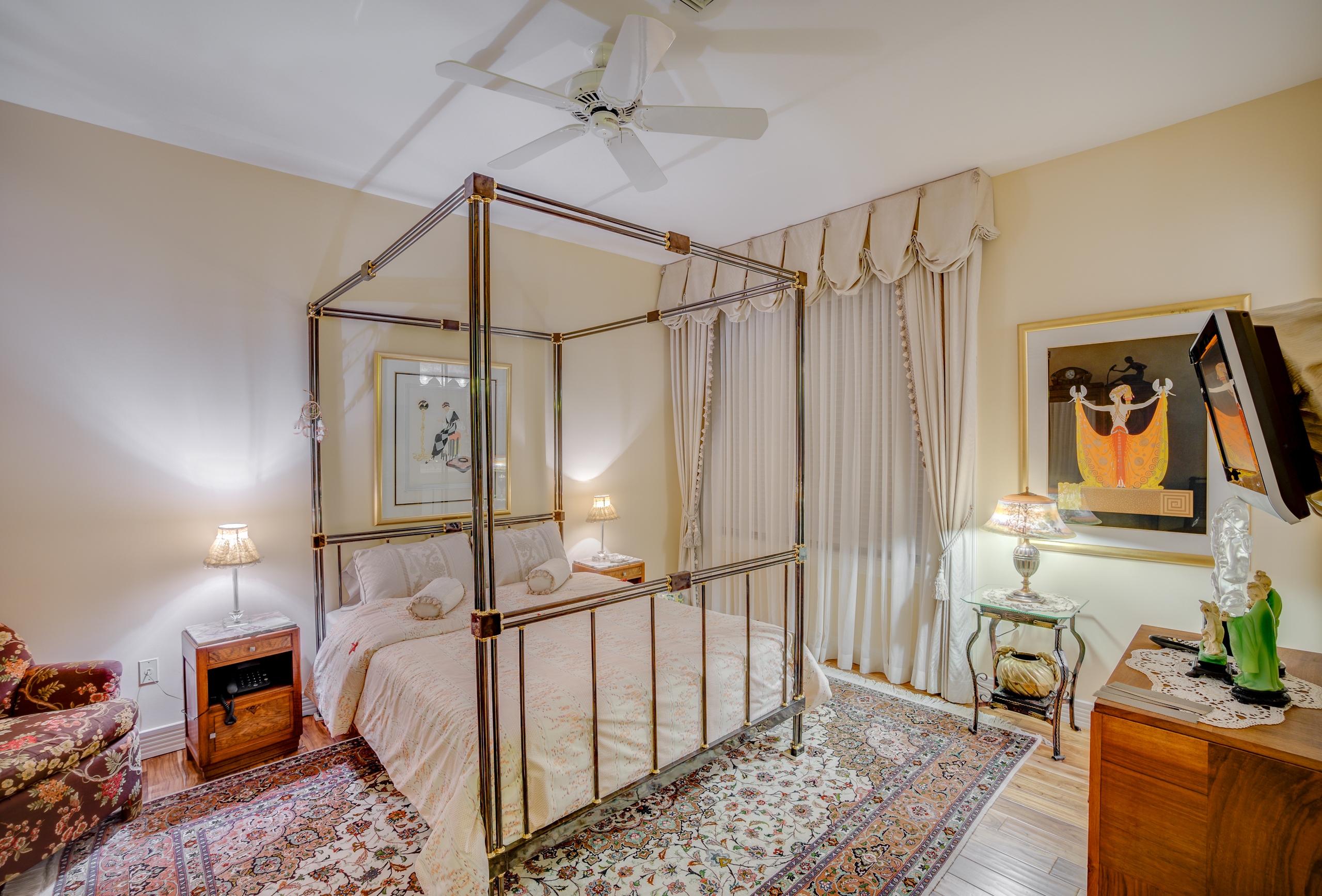 ADMIRALS COVE PAR E - Residential