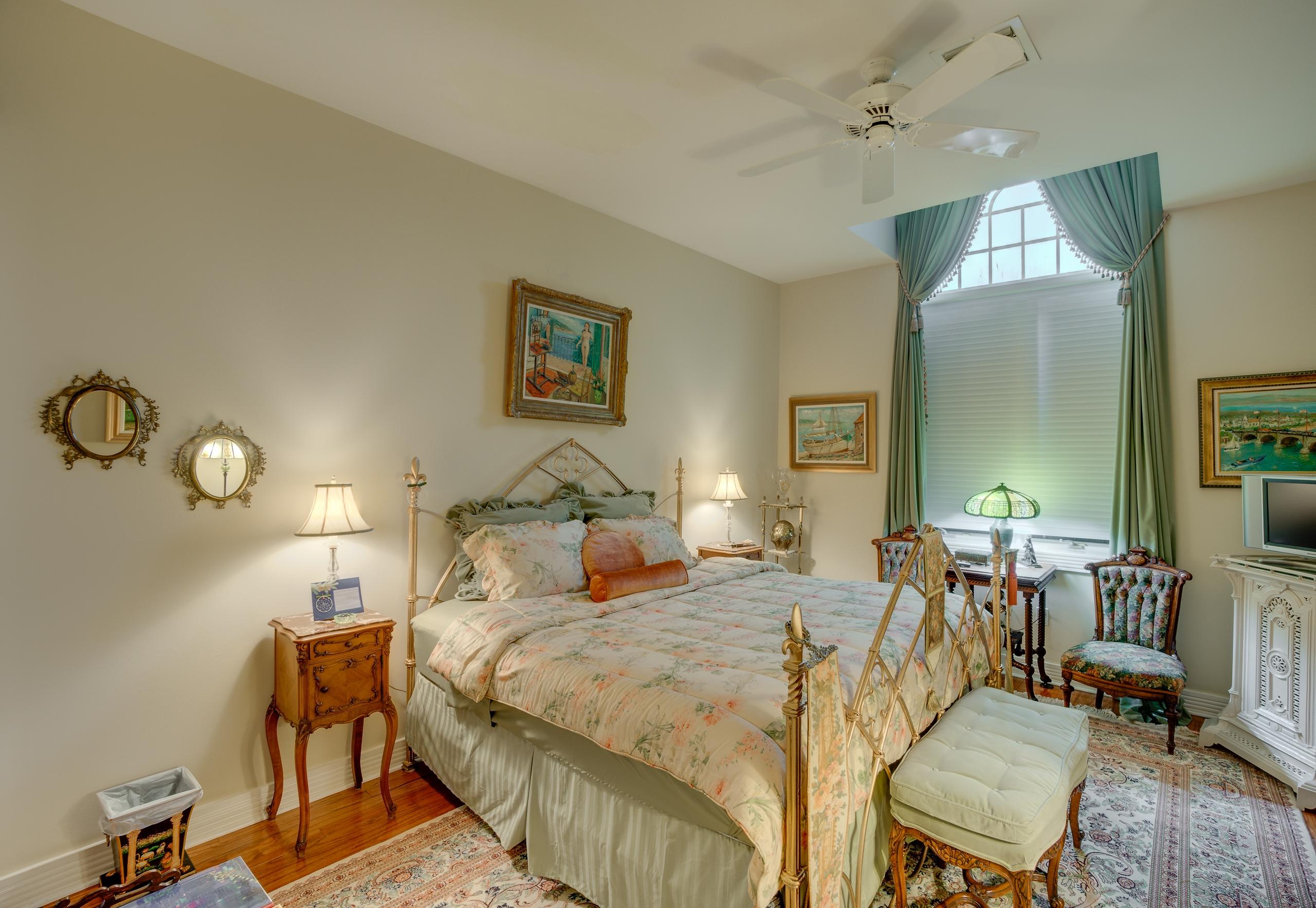 ADMIRALS COVE PAR E - Residential