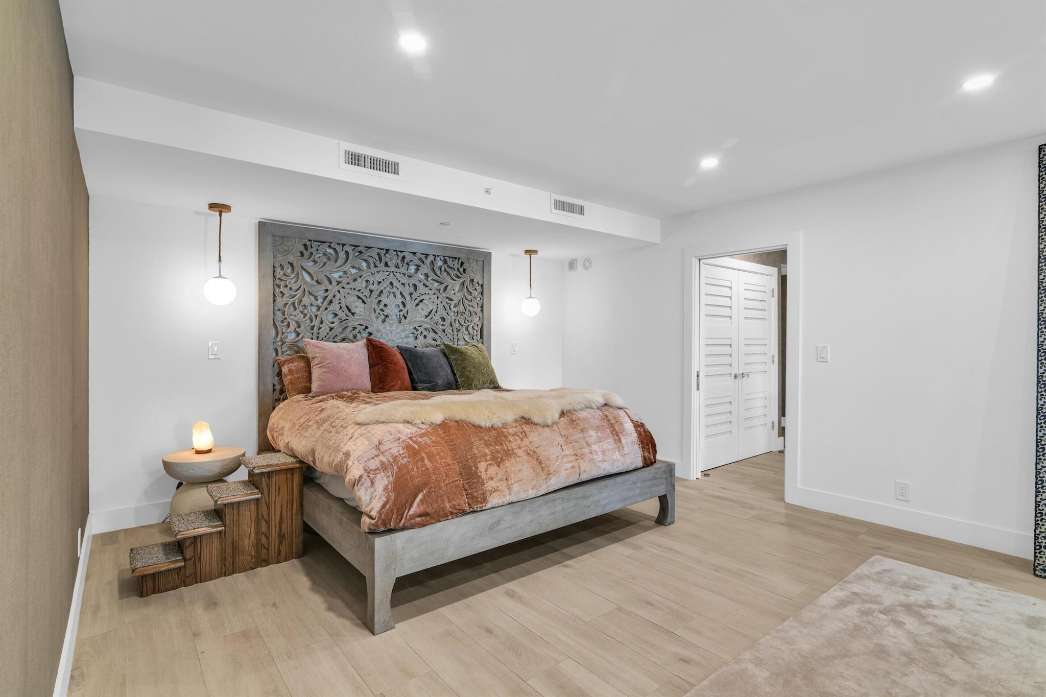 MIZNER COURT CONDO - Residential