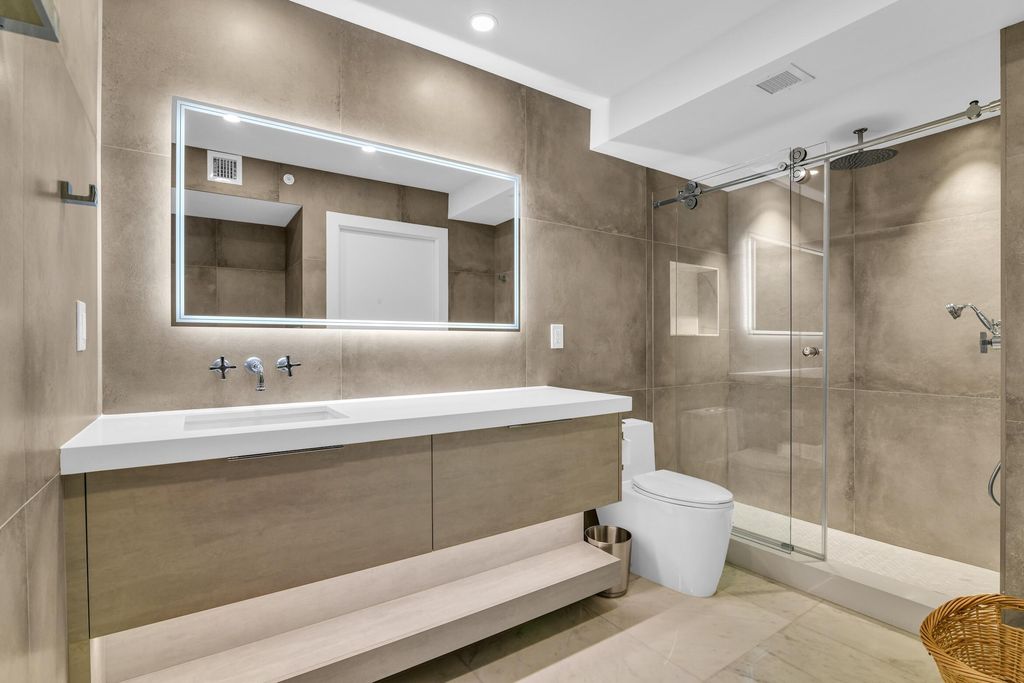 Photo of 100 SE 5th Avenue #106, Boca Raton, FL 33432 (MLS # R11142838)