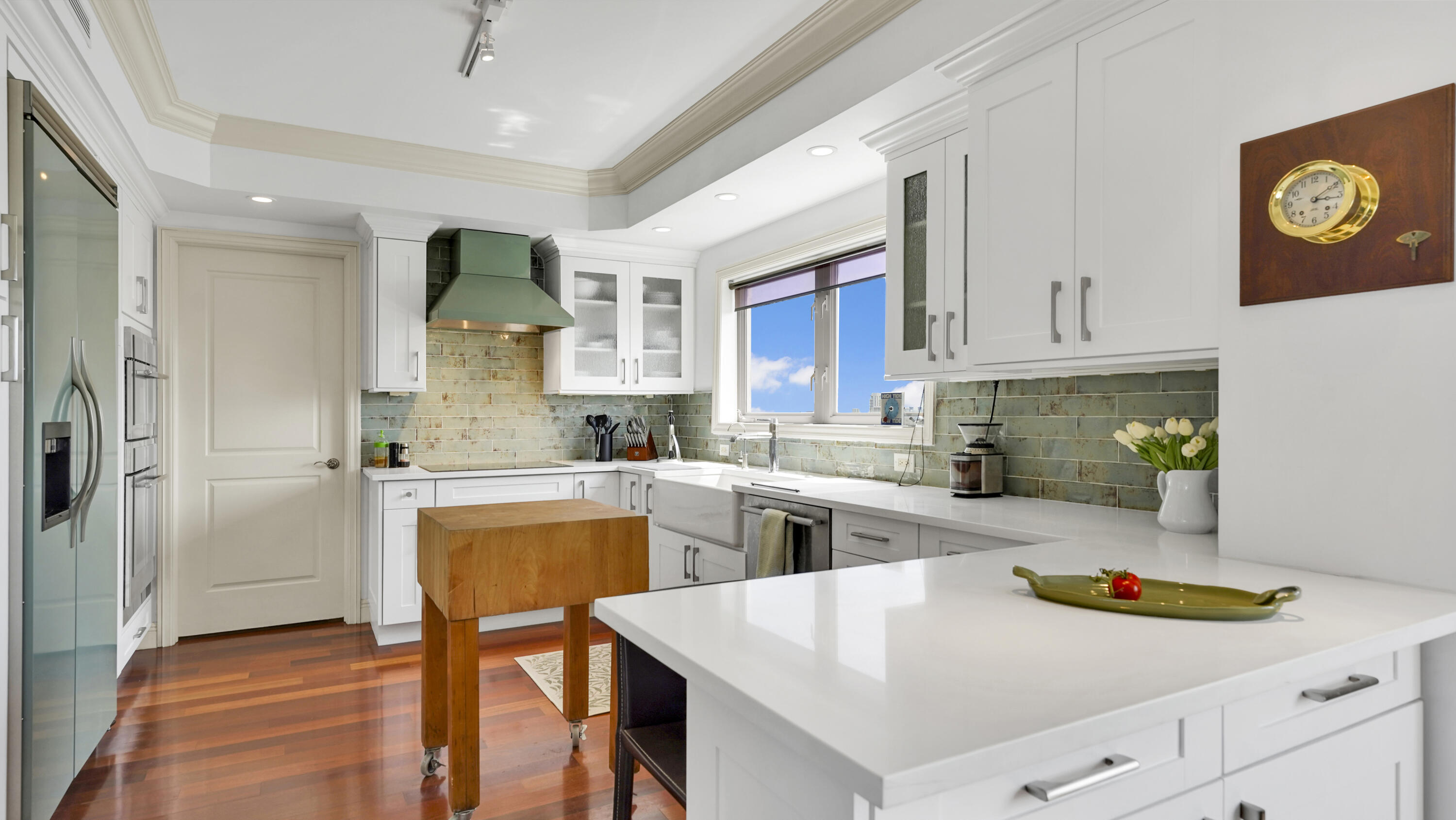 FOUR SEASONS CONDO - Residential