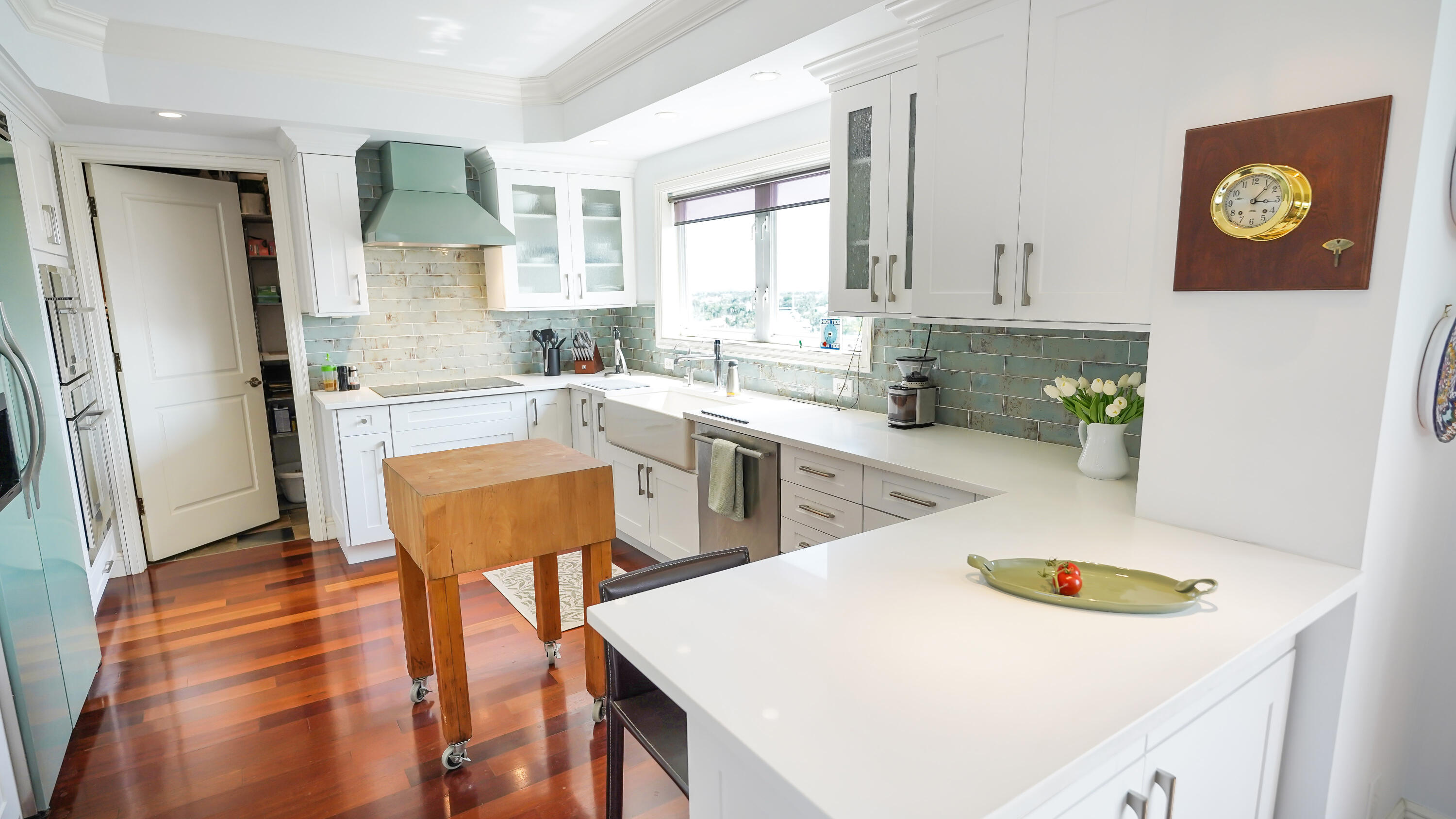 FOUR SEASONS CONDO - Residential