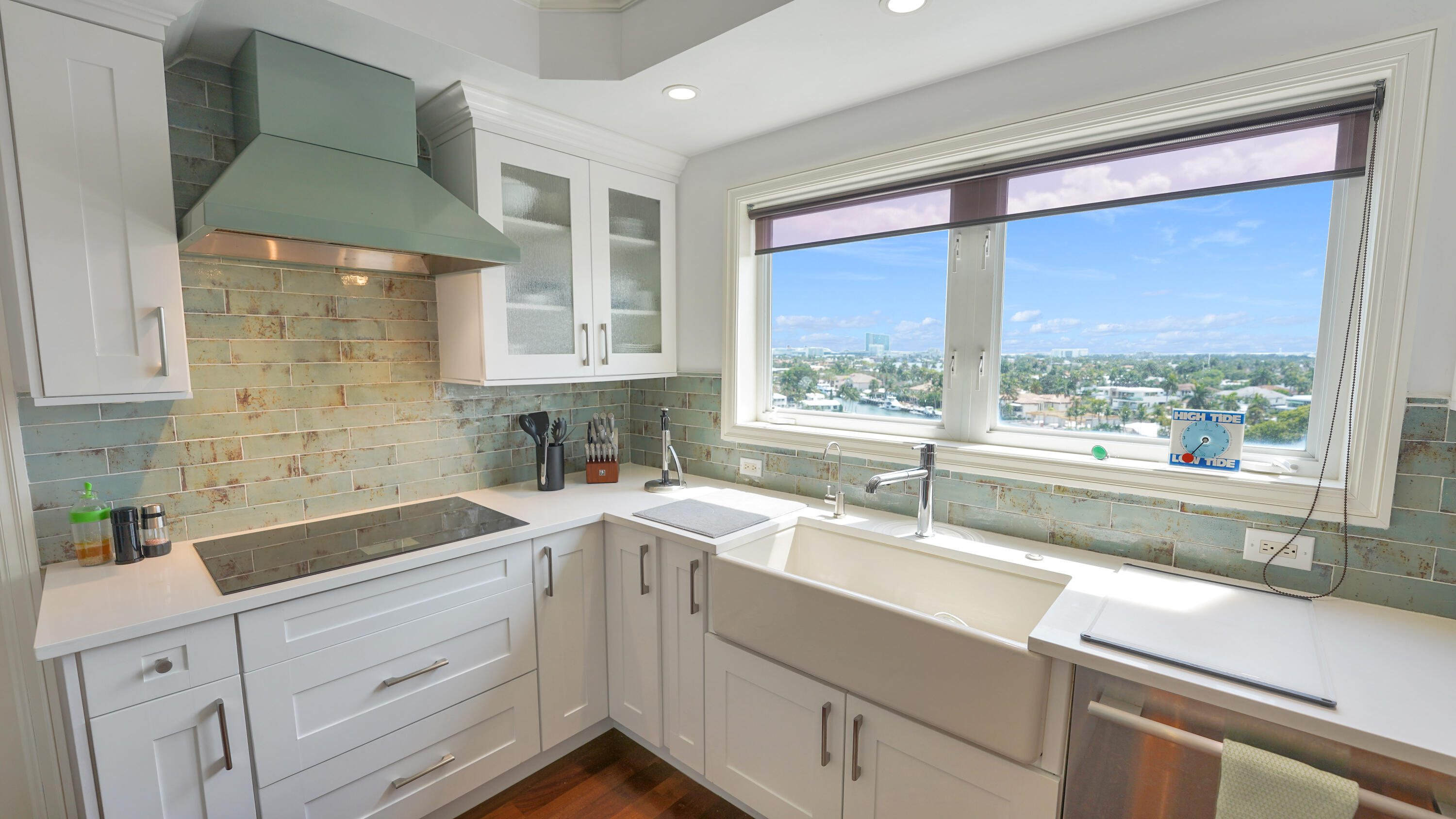 FOUR SEASONS CONDO - Residential