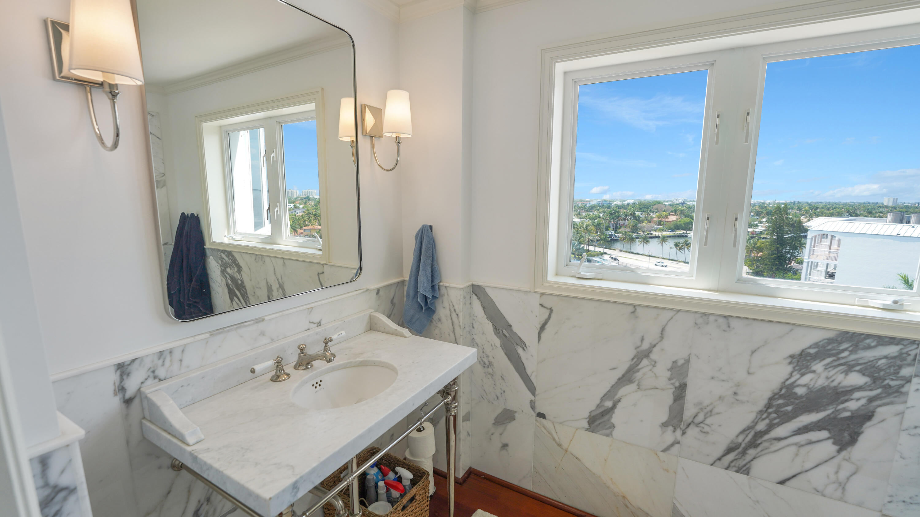 FOUR SEASONS CONDO - Residential