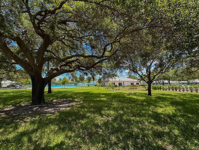 LIMETREE CONDO - Residential