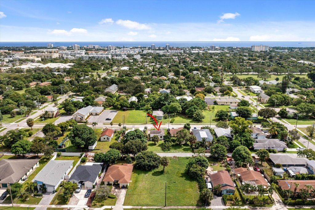 Photo of 224 SW 5th Avenue, Delray Beach, FL 33444 (MLS # R10925818)