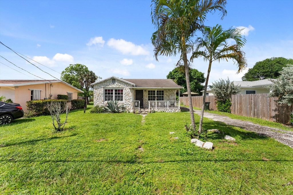 Photo of 224 SW 5th Avenue, Delray Beach, FL 33444 (MLS # R10925818)