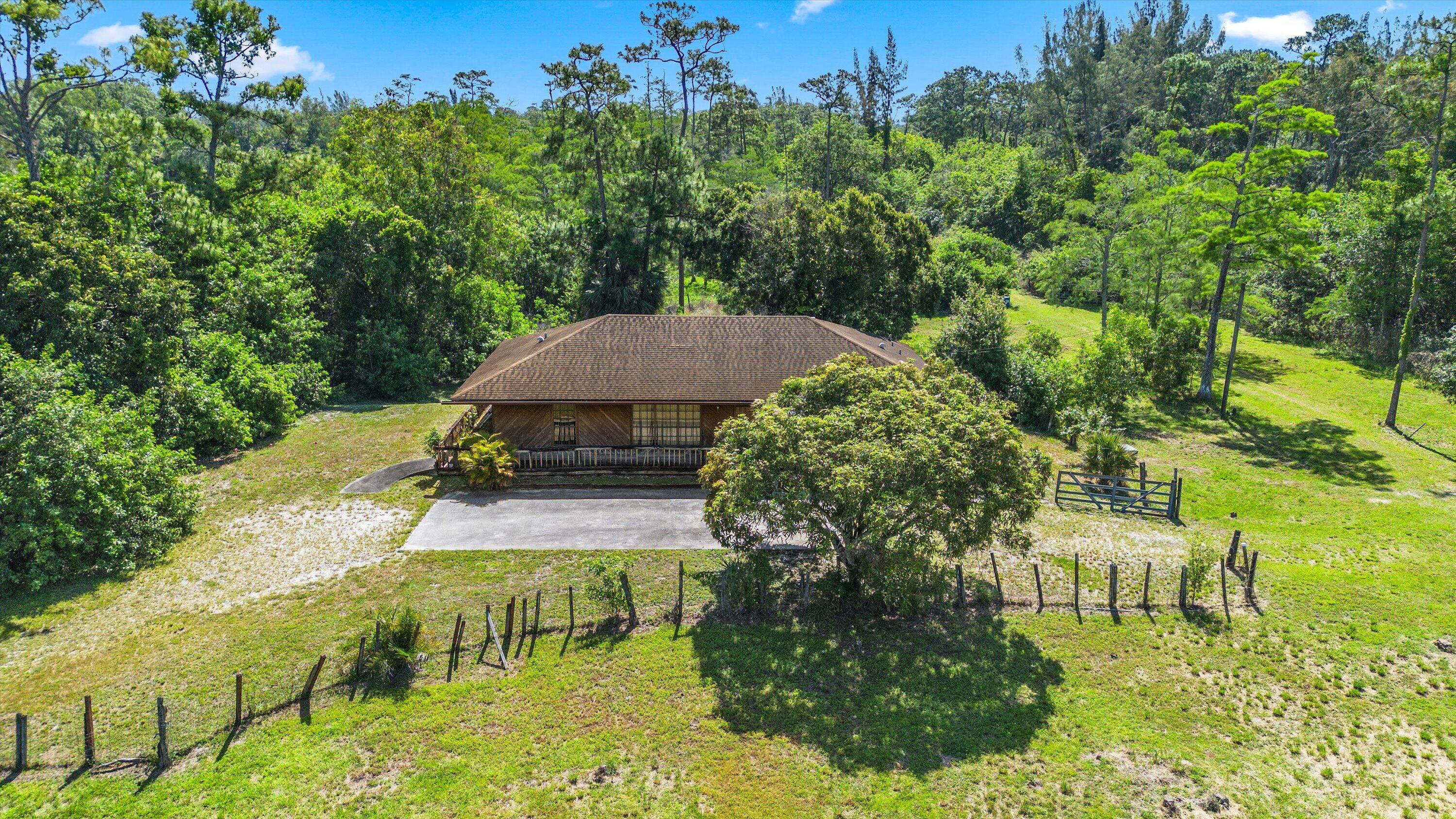 LOXAHATCHEE GROVES - Residential