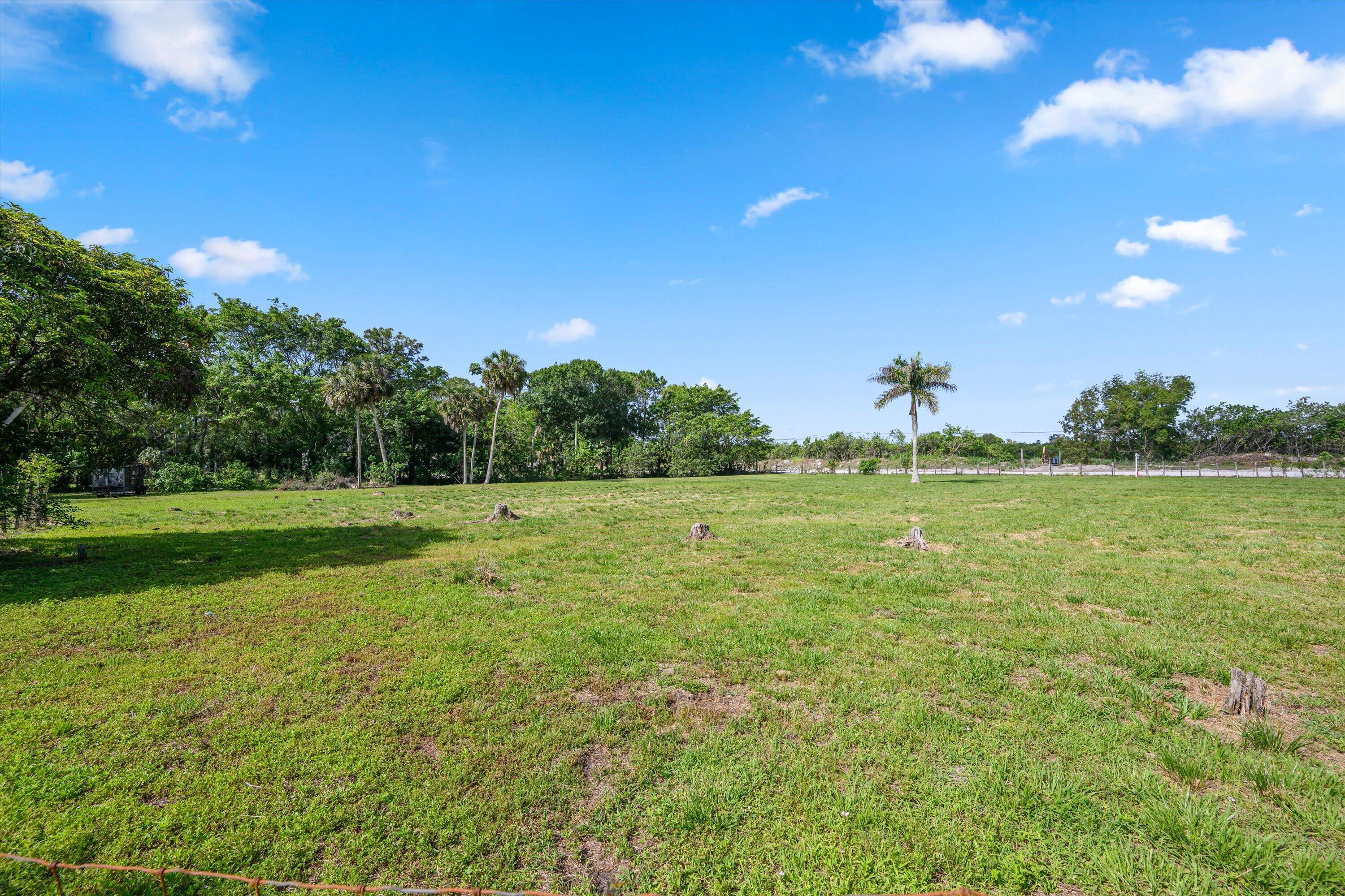 LOXAHATCHEE GROVES - Residential