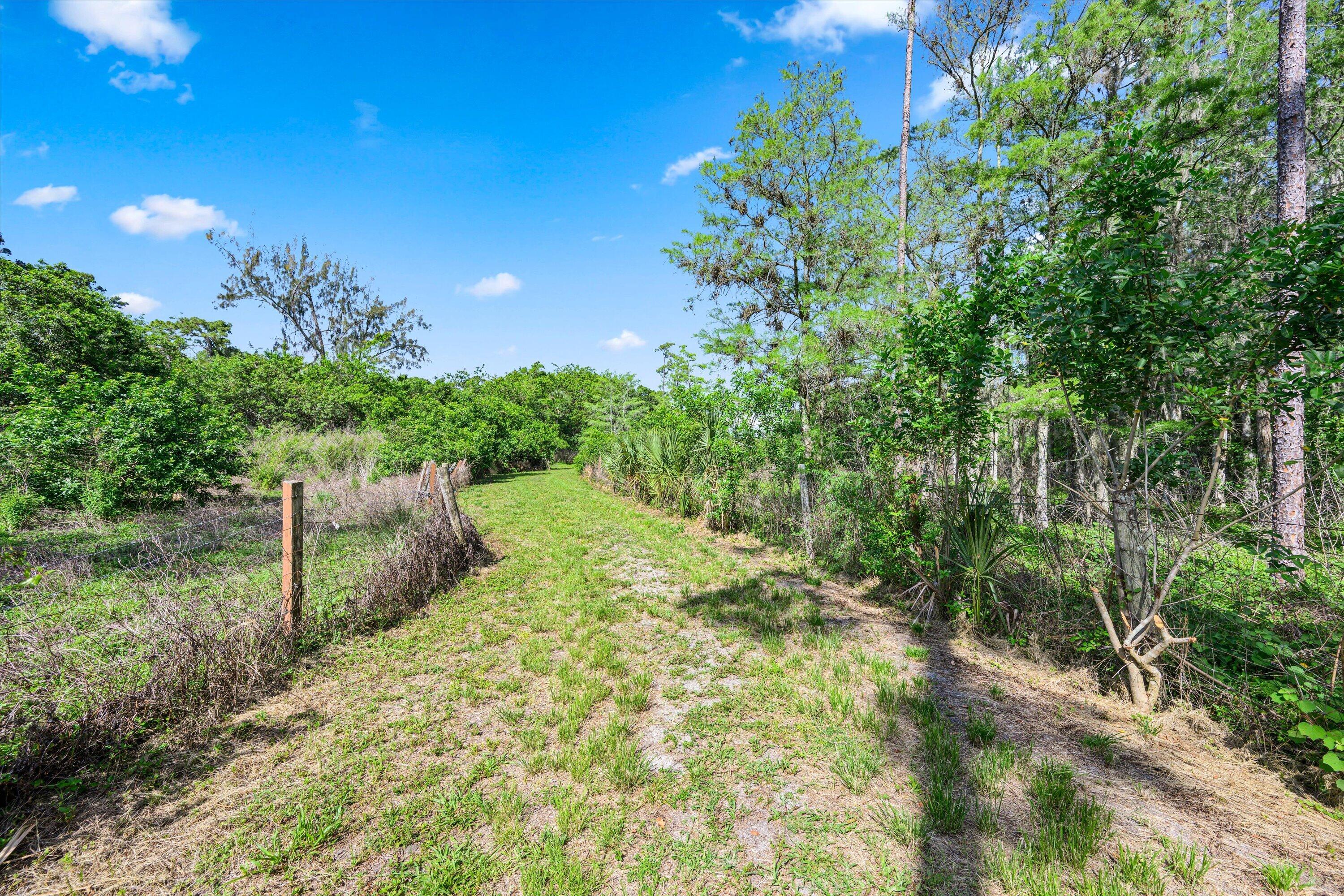 LOXAHATCHEE GROVES - Residential