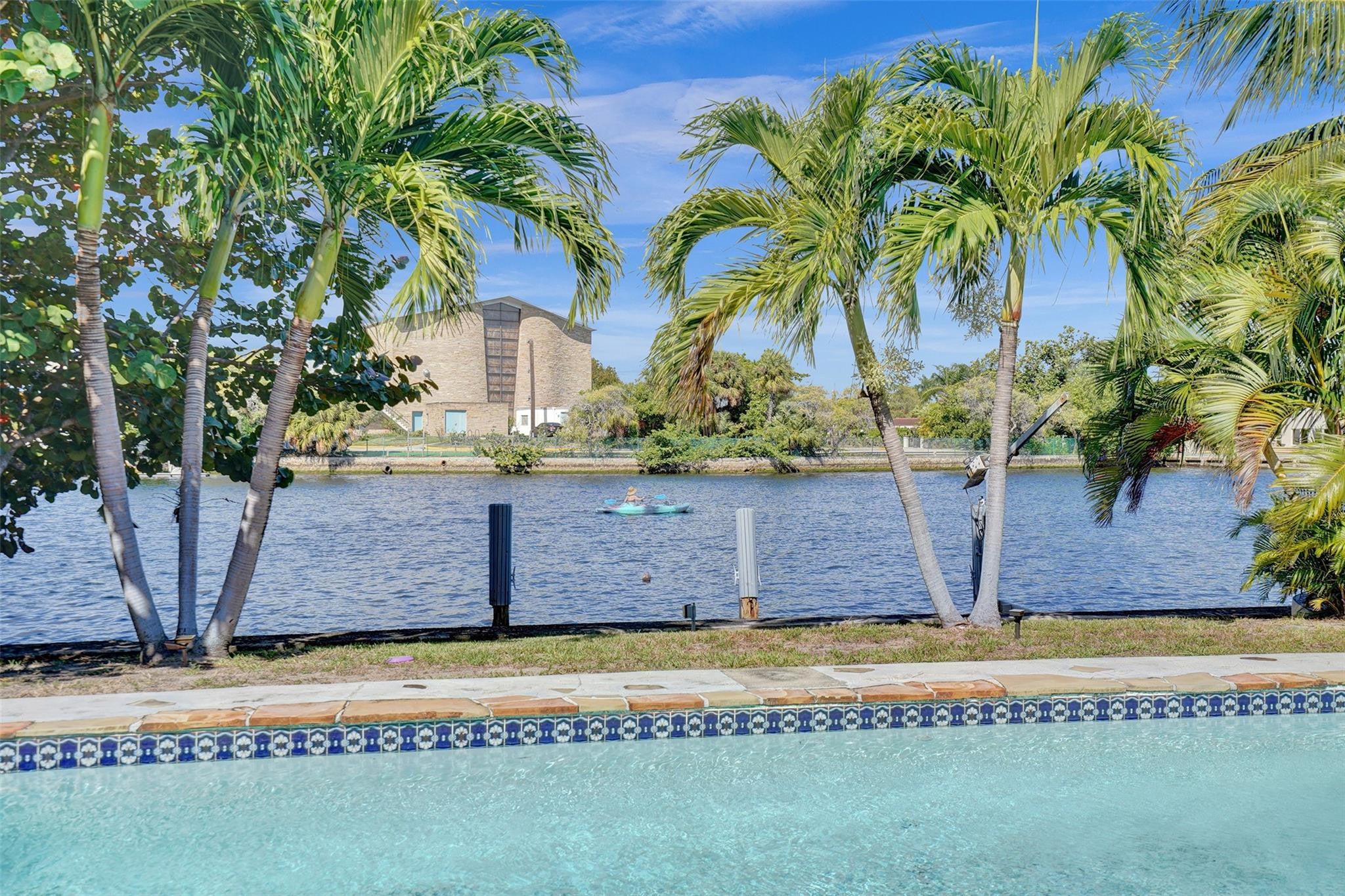 1325 MIDDLE RIVER Drive