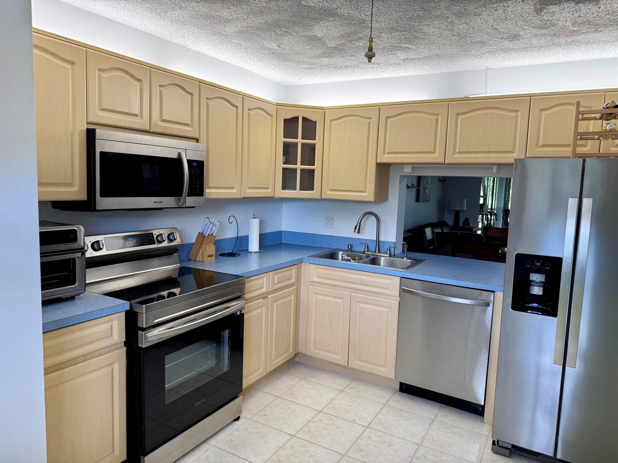 POND APPLE PLACE III COND - Residential