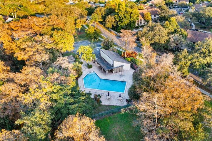 POND APPLE PLACE III COND - Residential