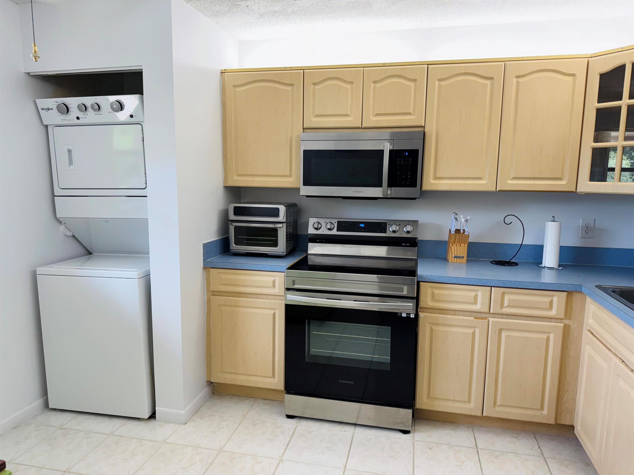 POND APPLE PLACE III COND - Residential