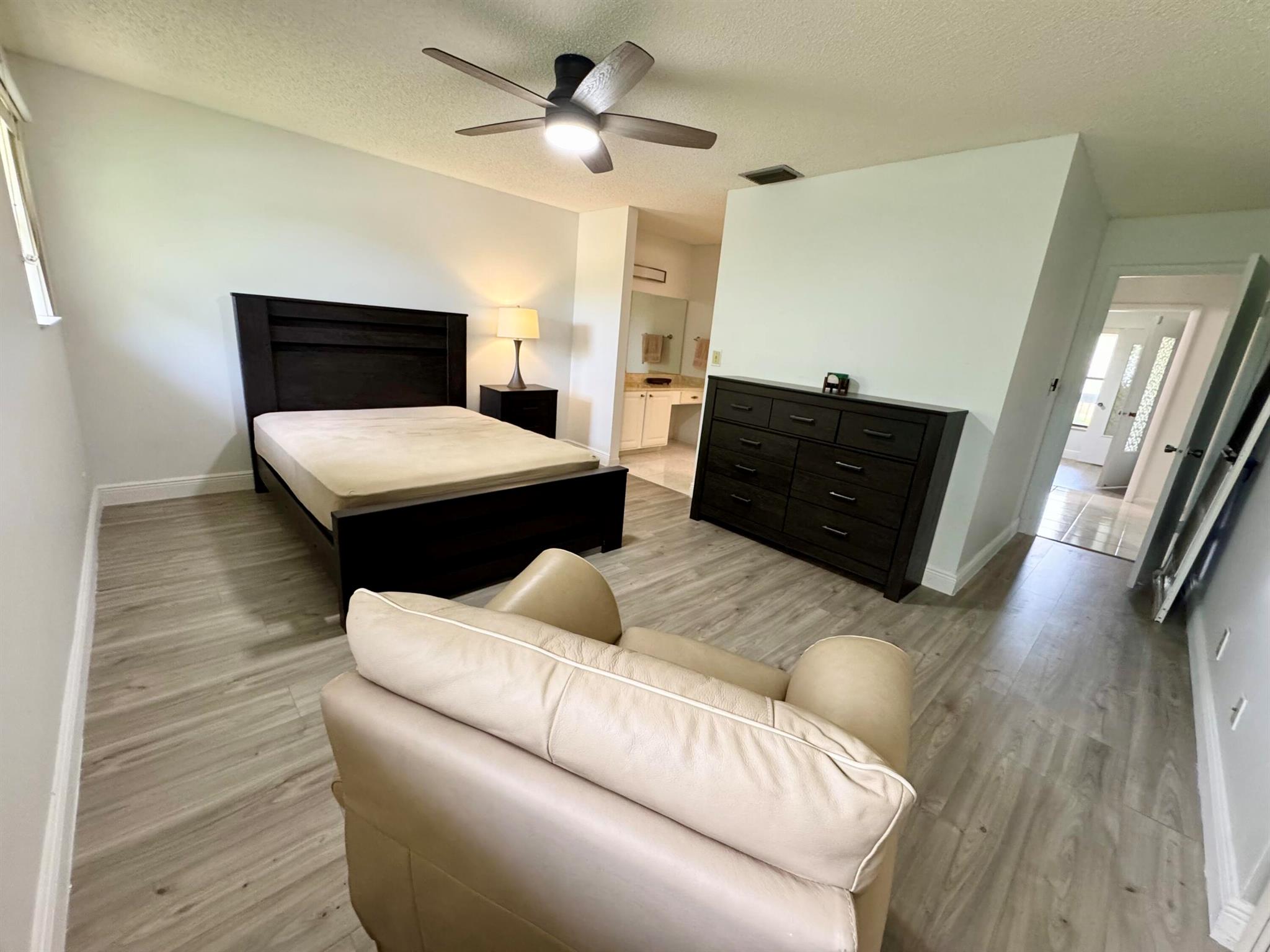 POND APPLE PLACE III COND - Residential